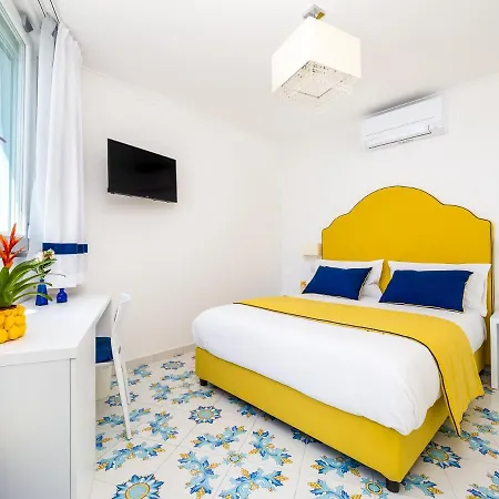 Appartamento Blue Waves - De Vivo Realty Positano Esterno foto